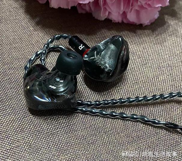 解析层次分明的有线耳机爱游戏体育声音动听细腻(图1)